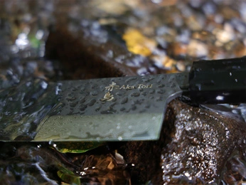 Nóż Nakiri do warzyw Aka Tori ze stali damasceńskiej