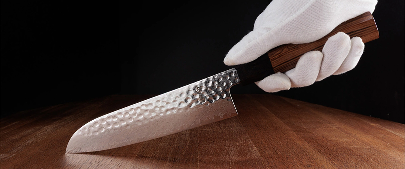 Japoński noż Santoku ze stali damasceńskiej